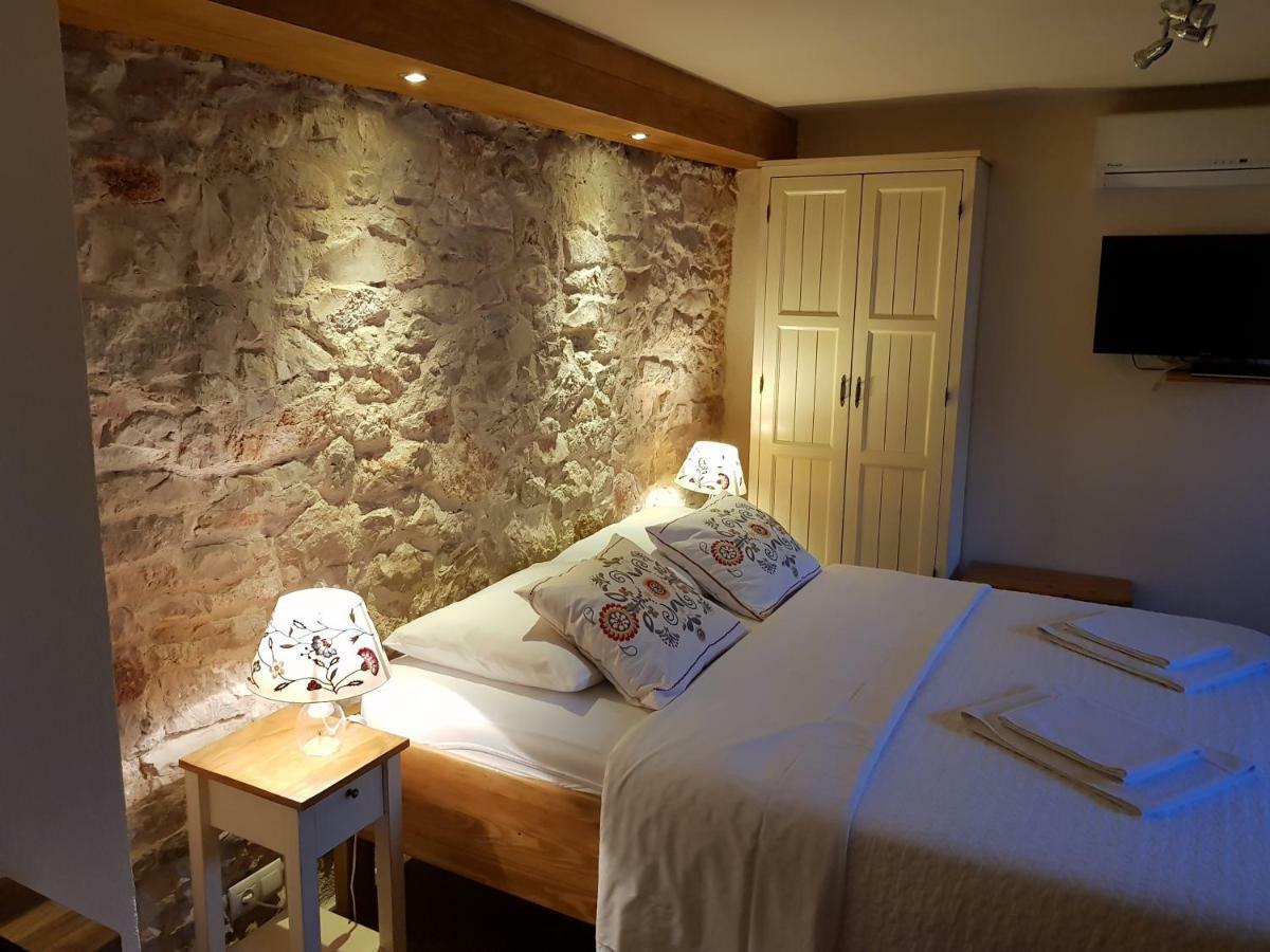 Appartement Dvori Svetog Mihaela à Šibenik Extérieur photo